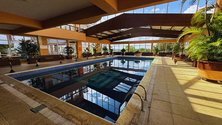 Apto no Centro de Gramado | Sauna, Hidro e Piscina