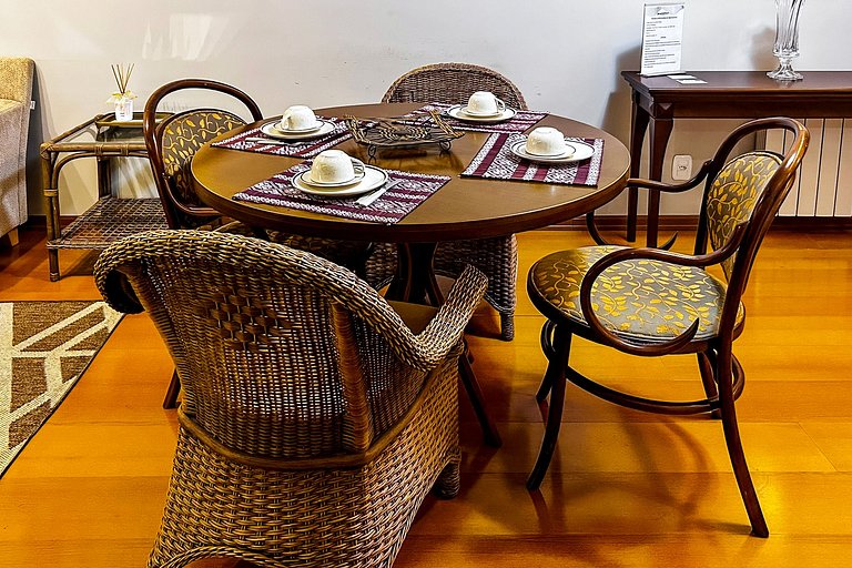 Apto no Centro de Gramado | Sauna, Hidro e Piscina