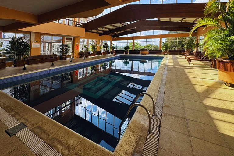 Apto no Centro de Gramado | Sauna, Hidro e Piscina