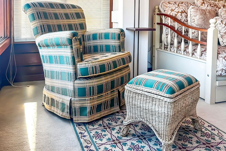 Apto em Frente à Rua Coberta com Lareira