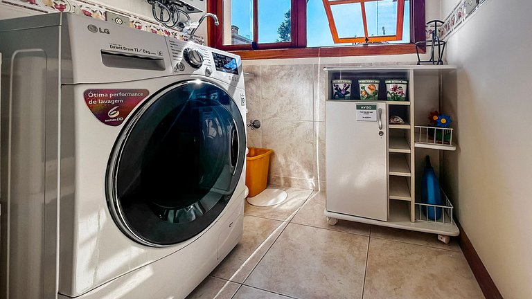 Apto em Frente à Rua Coberta com Lareira