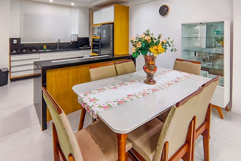 Apartamento 650 m da Praia em Itapema