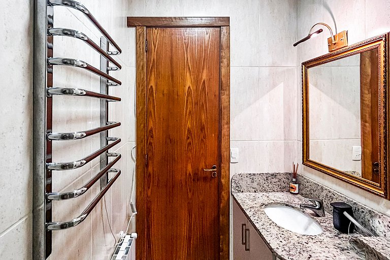 Studio no Centro de Gramado com Piscina Aquecida