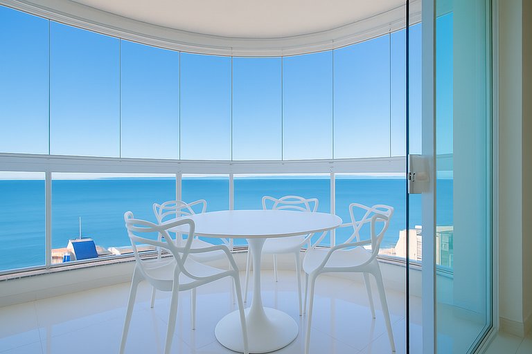 Apartamento com Vista para o Mar em Itapema