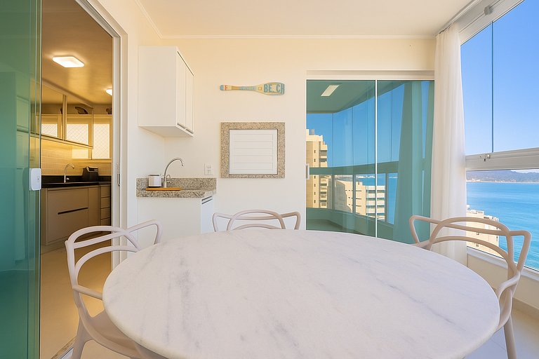 Apartamento com Vista para o Mar em Itapema