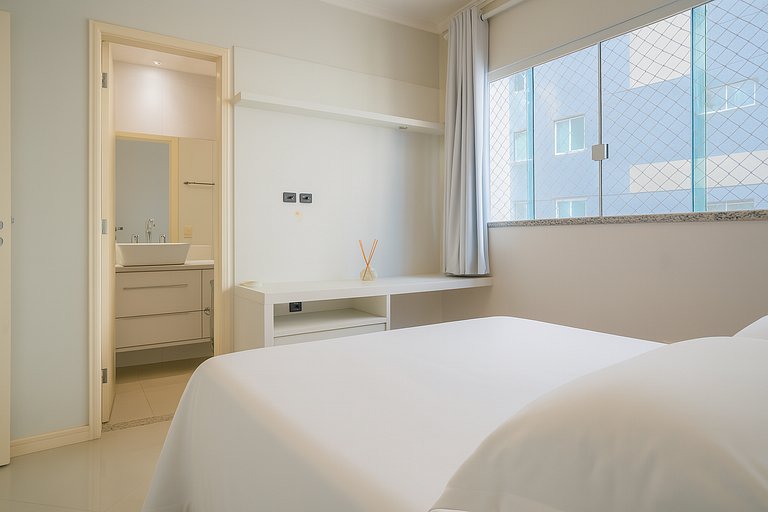 Apartamento com Vista para o Mar em Itapema