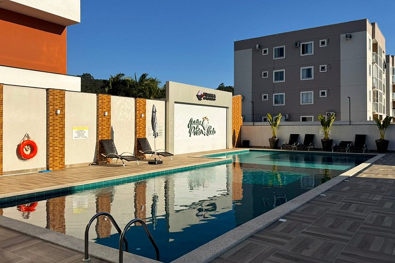 Apartamento com Piscina em Porto Belo
