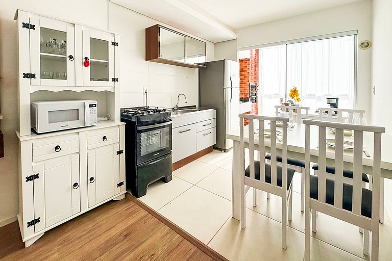 Apartamento com Piscina em Porto Belo