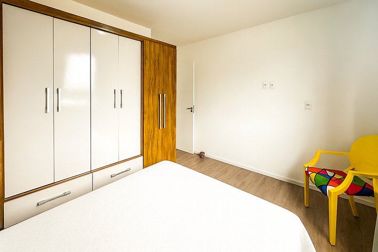 Apartamento com Piscina em Porto Belo