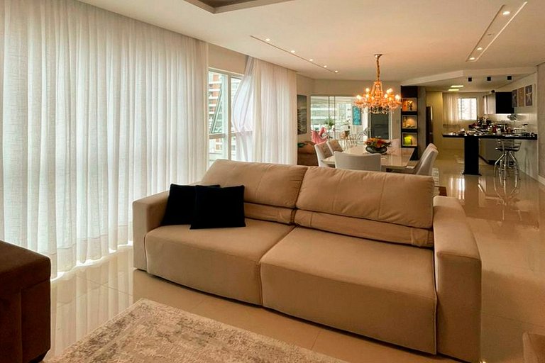 Apartamento Luxuoso 400 m do Mar em Itapema