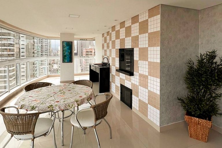 Apartamento Luxuoso 400 m do Mar em Itapema
