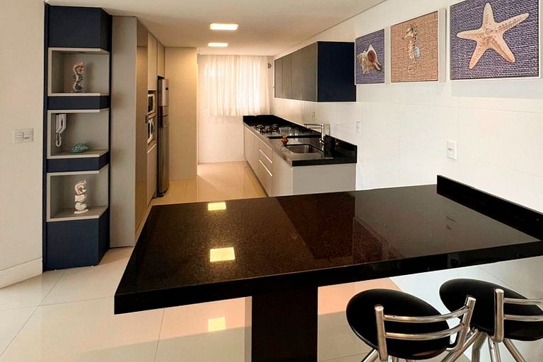 Apartamento Luxuoso 400 m do Mar em Itapema