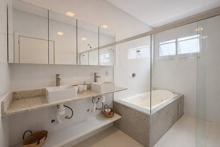 Apartamento 300 Metros do Mar em Itapema