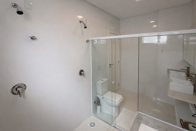 Apartamento 300 Metros do Mar em Itapema