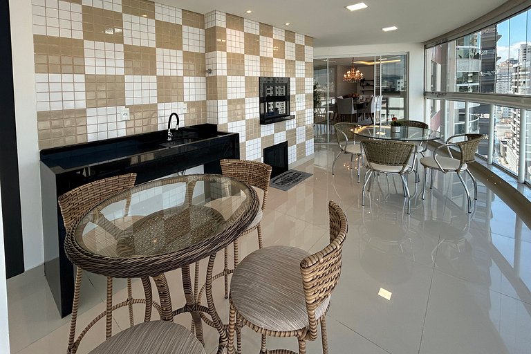 Apartamento Luxuoso 400 m do Mar em Itapema