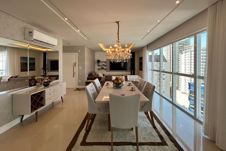 Apartamento Luxuoso 400 m do Mar em Itapema