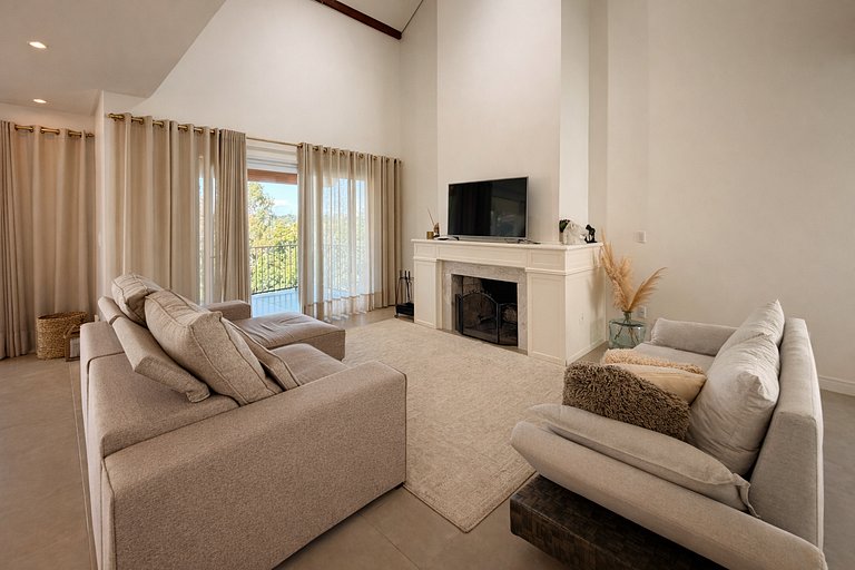 Casa no Vale das Colinas com lareira e conforto