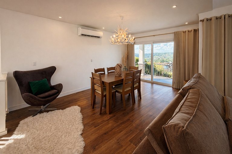 Casa no Vale das Colinas com lareira e conforto