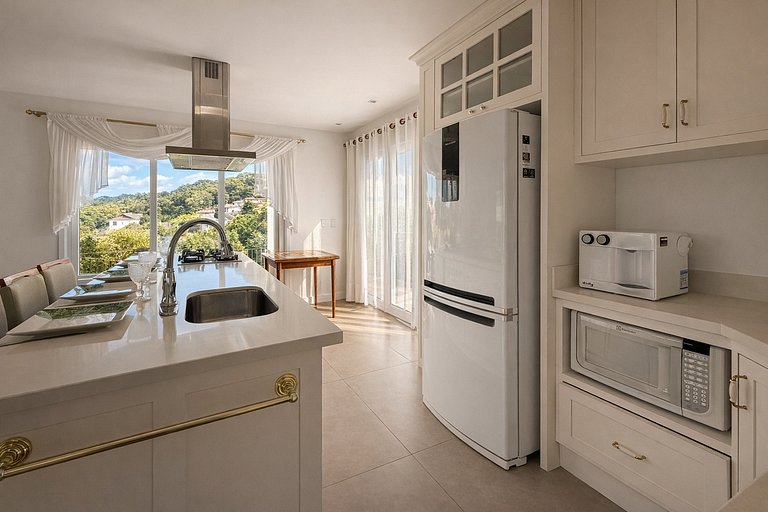 Casa no Vale das Colinas com lareira e conforto