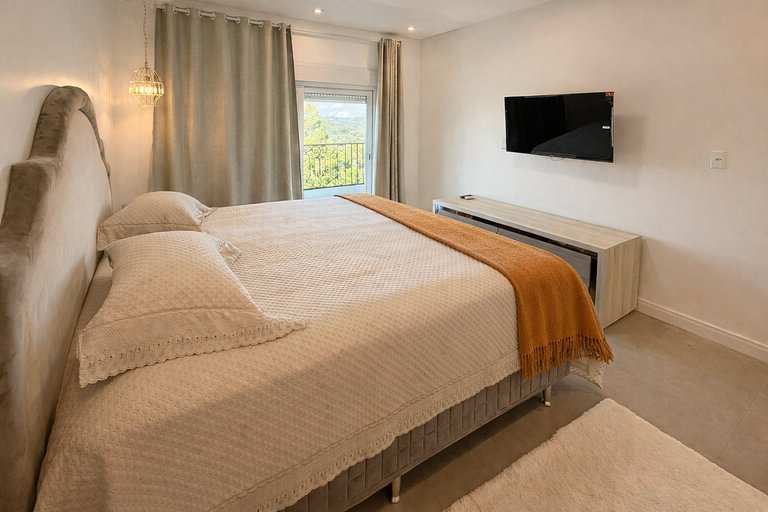 Casa no Vale das Colinas com lareira e conforto