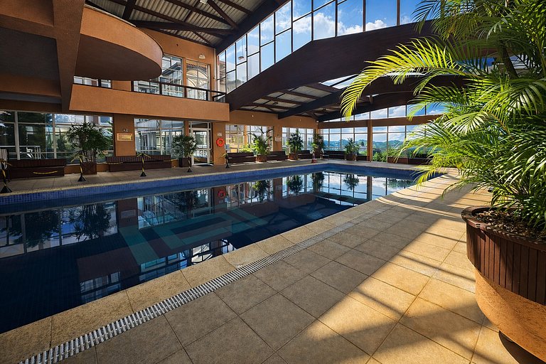 Apt no Centro de Gramado com Piscina aquecida e Hidro