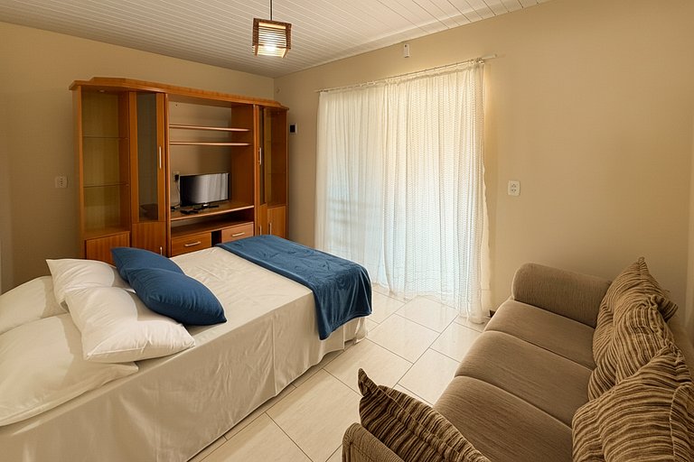 Apto com varanda 450 m da Praia em Porto Belo