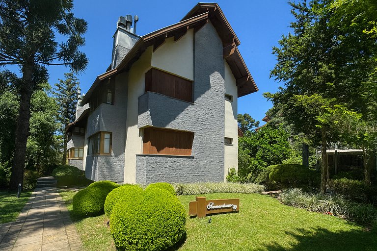 Studio com Lareira e Churrasqueira | Gramado