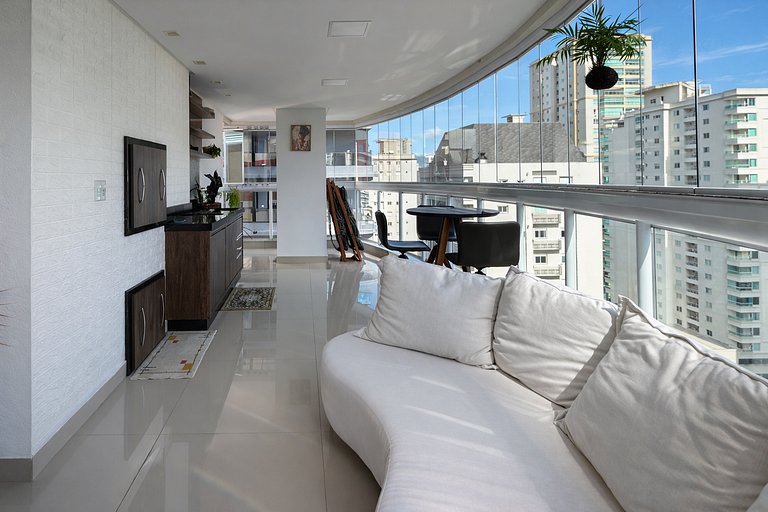 Apartamento Luxuoso 400 m do Mar em Itapema