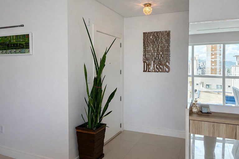 Apartamento Luxuoso 400 m do Mar em Itapema