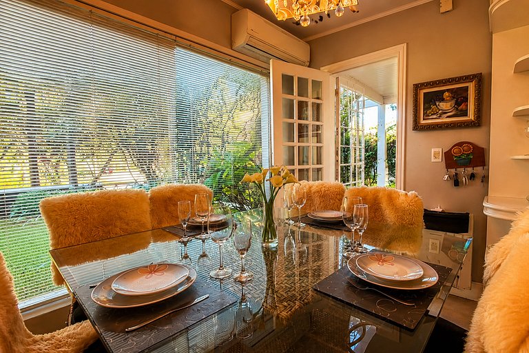Casa Luxuosa de 2 Andares | Vista Lago em Gramado
