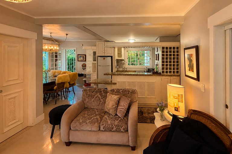Casa Luxuosa de 2 Andares | Vista Lago em Gramado
