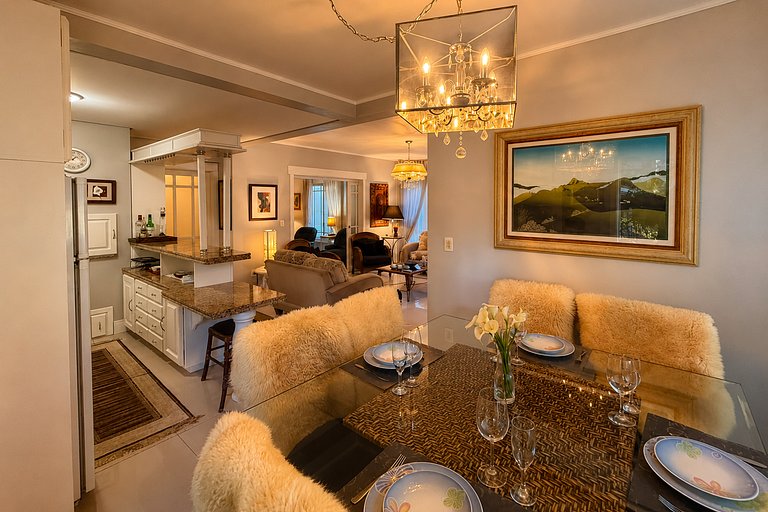 Casa Luxuosa de 2 Andares | Vista Lago em Gramado