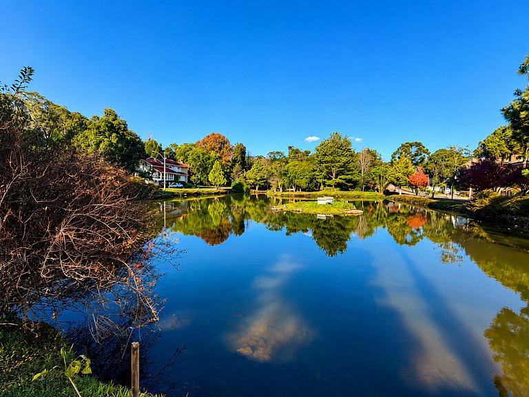 Casa Luxuosa de 2 Andares | Vista Lago em Gramado