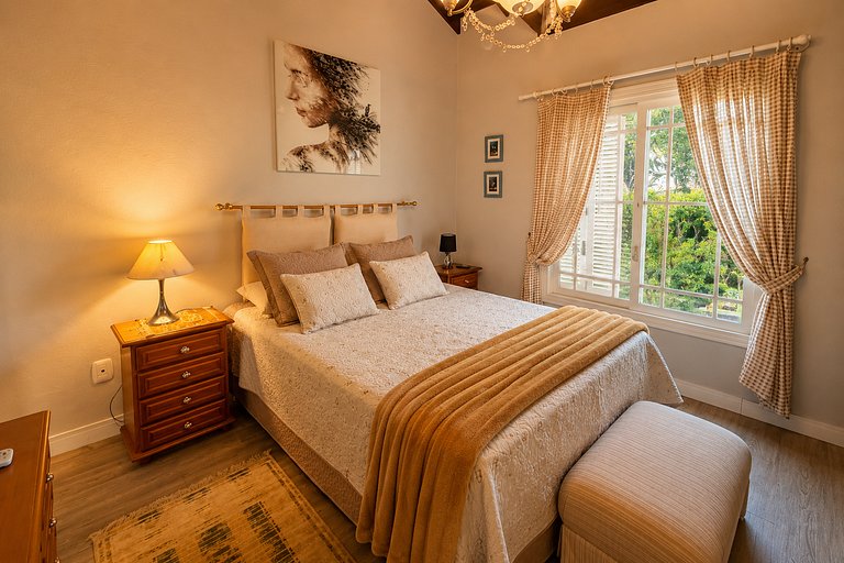 Casa Luxuosa de 2 Andares | Vista Lago em Gramado