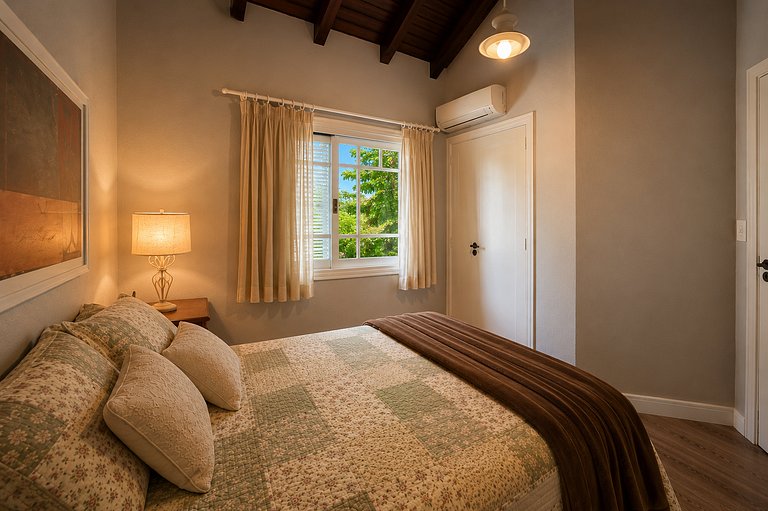 Casa Luxuosa de 2 Andares | Vista Lago em Gramado