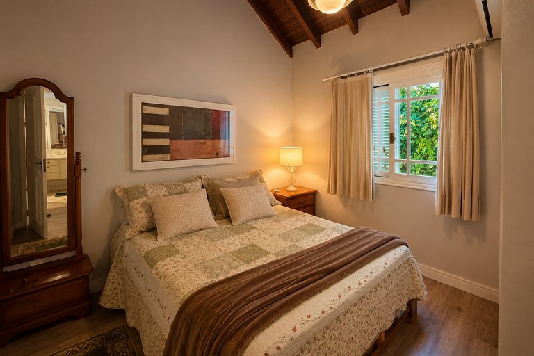 Casa Luxuosa de 2 Andares | Vista Lago em Gramado