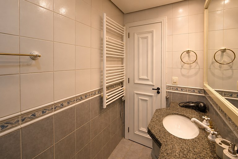 Casa Luxuosa de 2 Andares | Vista Lago em Gramado