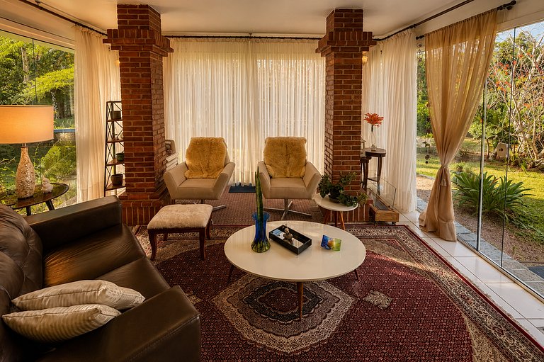 Casa Luxuosa de 2 Andares | Vista Lago em Gramado