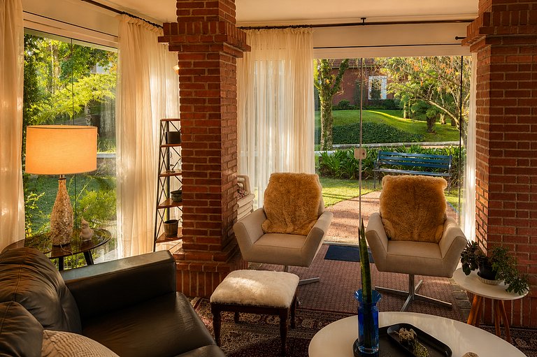 Casa Luxuosa de 2 Andares | Vista Lago em Gramado