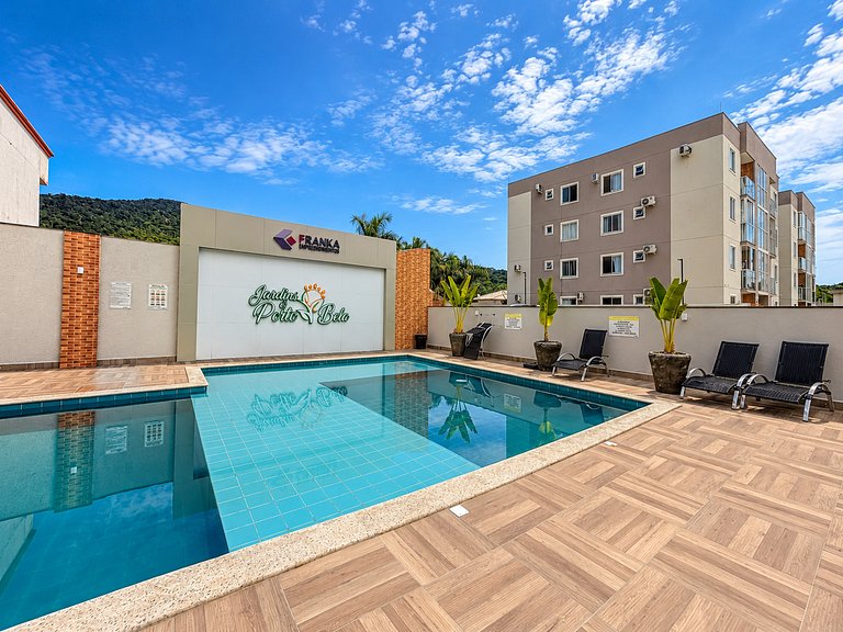 Apartamento com Piscina em Porto Belo