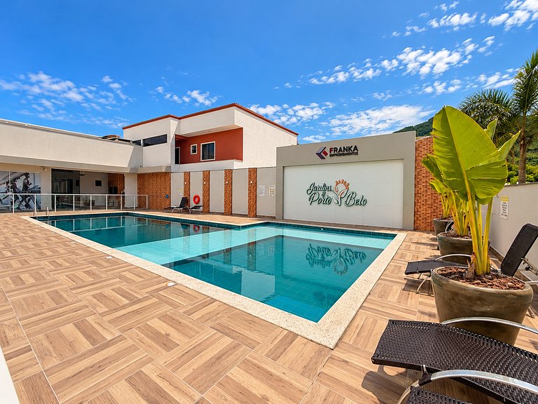 Apartamento com Piscina em Porto Belo