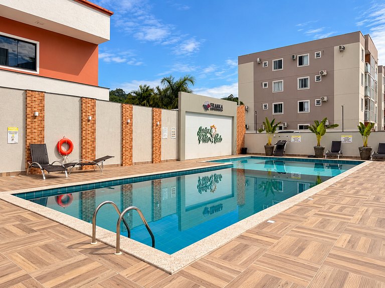 Apartamento com Piscina em Porto Belo