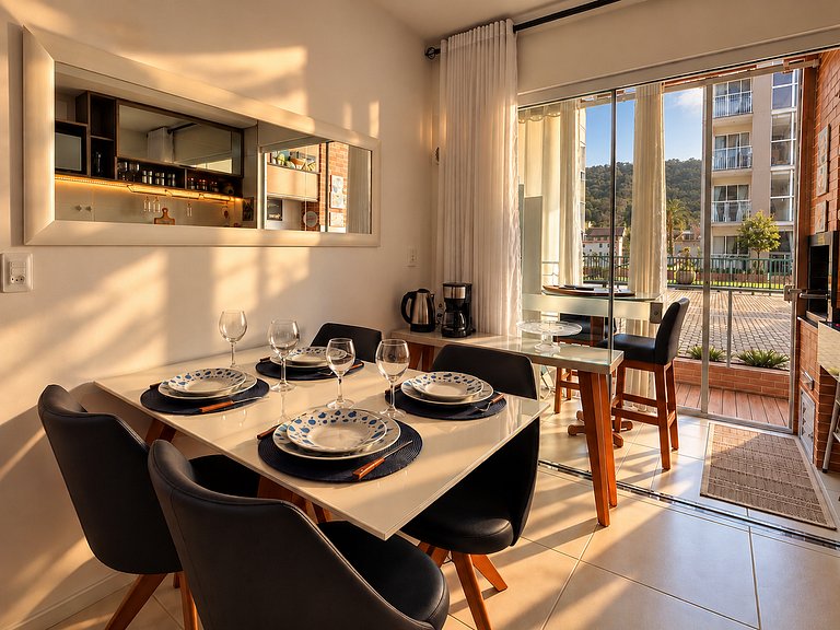 Apartamento com Piscina em Porto Belo